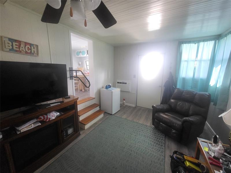 Image 8 of 18 For 6502 54th Ln