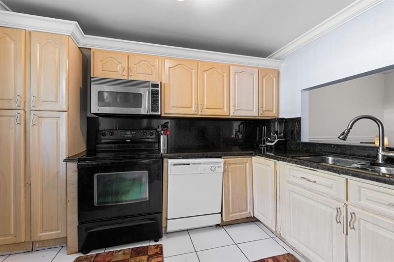 Image 17 of 23 For 6075 Sabal Palm Blvd  114