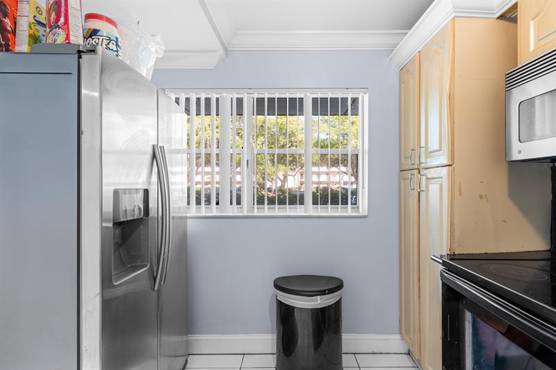 Image 18 of 23 For 6075 Sabal Palm Blvd  114