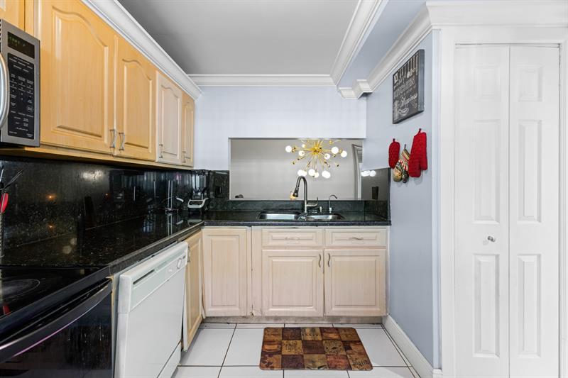 Image 19 of 23 For 6075 Sabal Palm Blvd  114