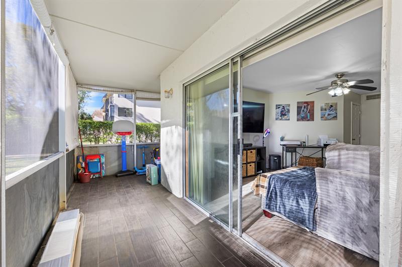 Image 20 of 23 For 6075 Sabal Palm Blvd  114