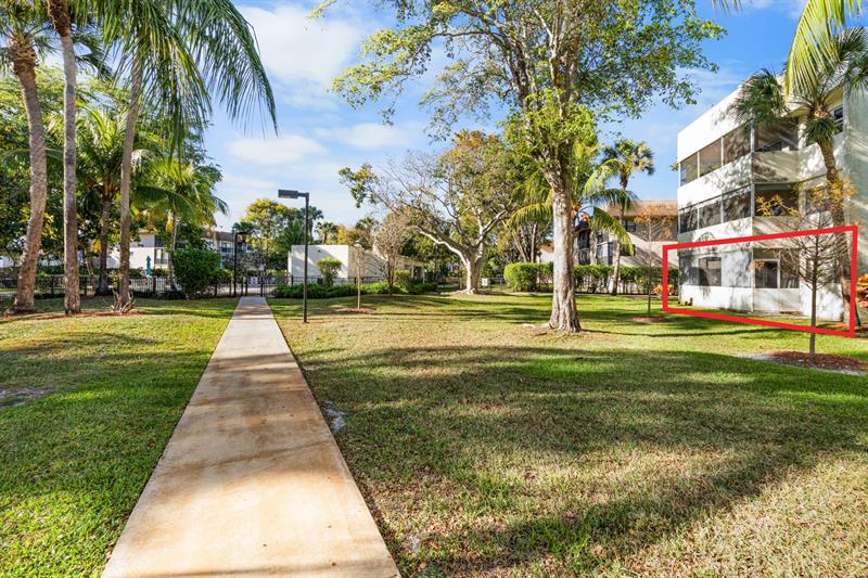 Image 21 of 23 For 6075 Sabal Palm Blvd  114