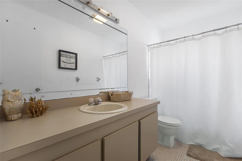 Image 19 of 40 For 9477 Burlington Pl