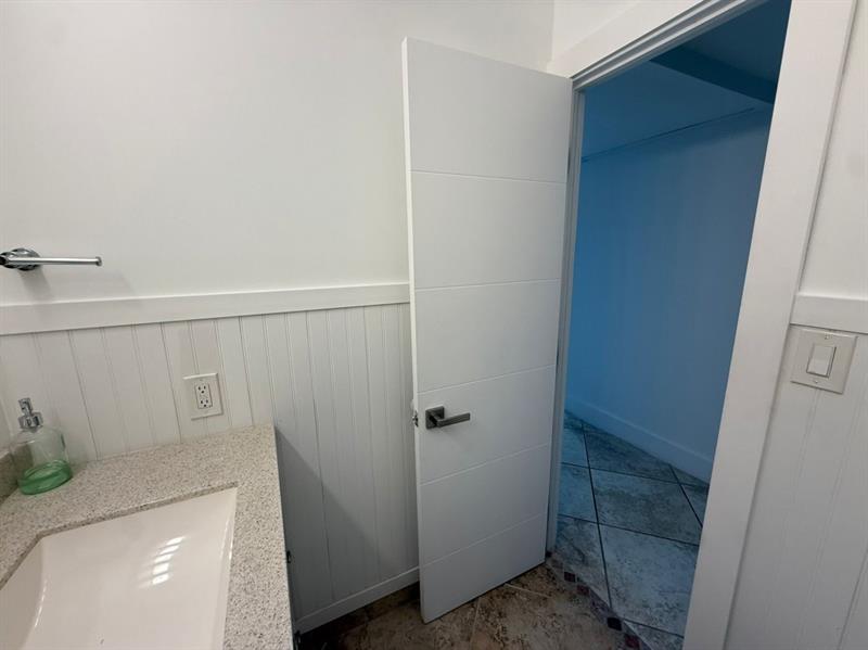 Image 18 of 23 For 2741 Taft St  401