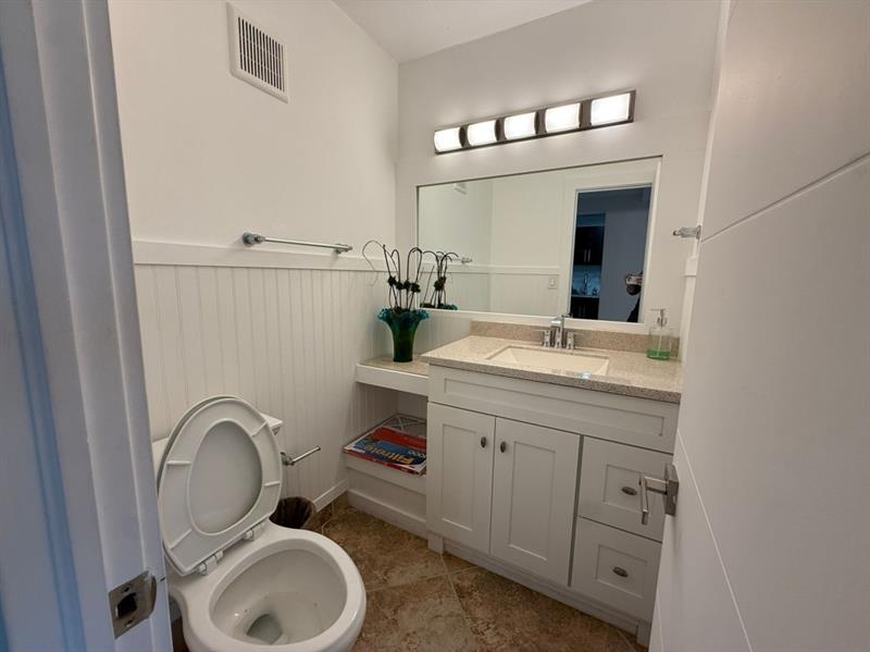 Image 22 of 23 For 2741 Taft St  401