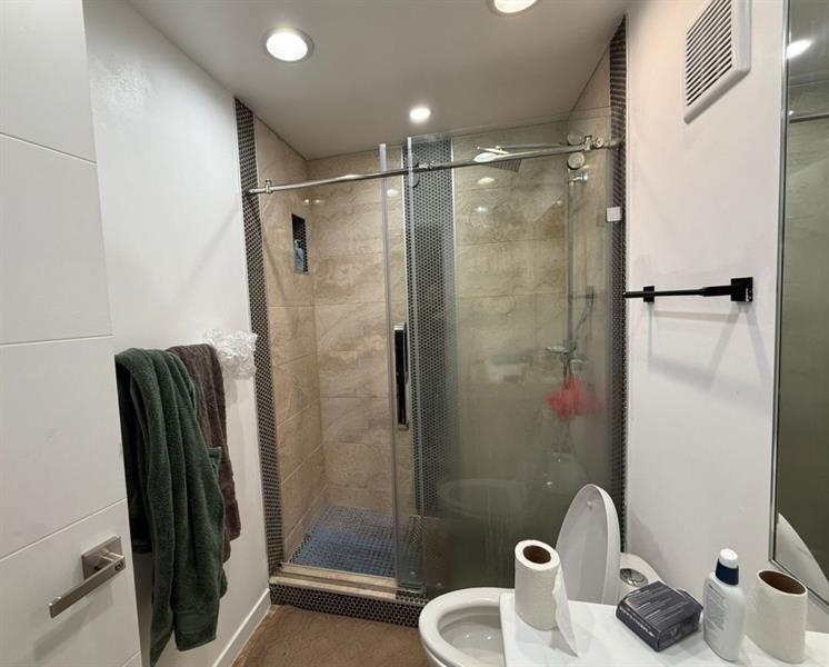 Image 5 of 23 For 2741 Taft St  401