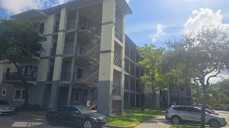 Image 6 of 8 For 2801 Riverside Dr  208