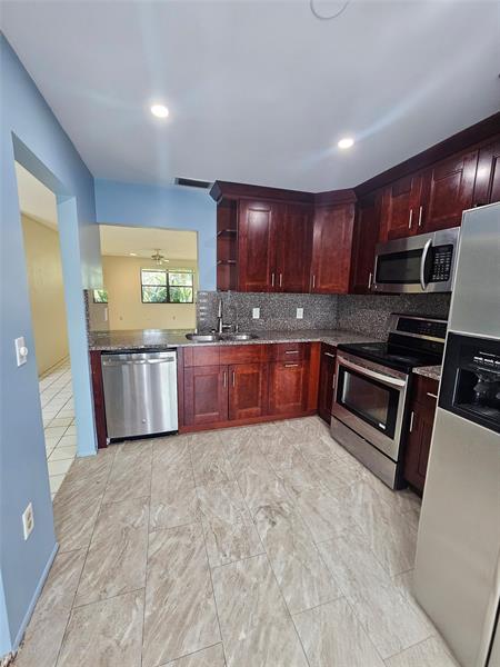 Image 5 of 14 For 263 Deerfield Ct