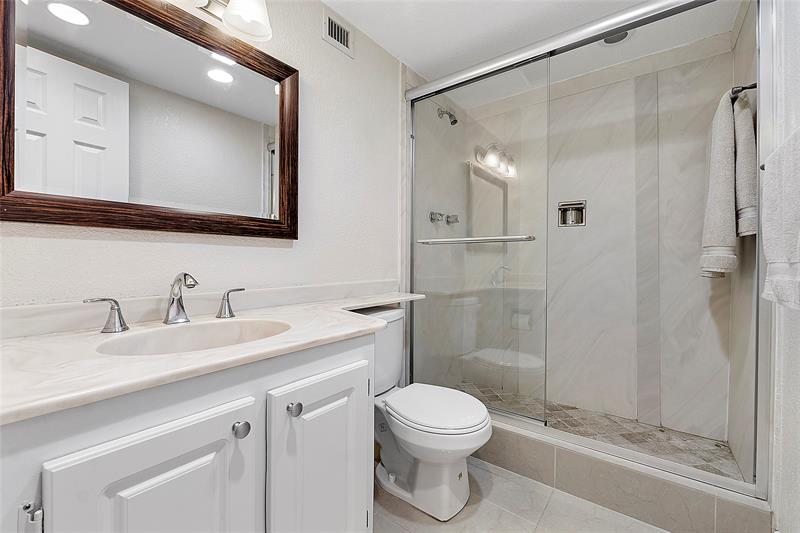 Image 11 of 22 For 5860 44th St  706