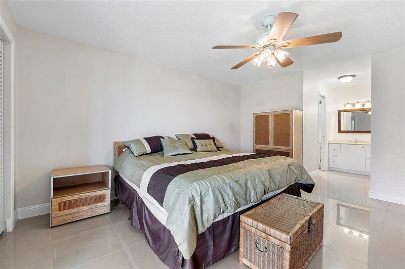 Image 13 of 22 For 5860 44th St  706