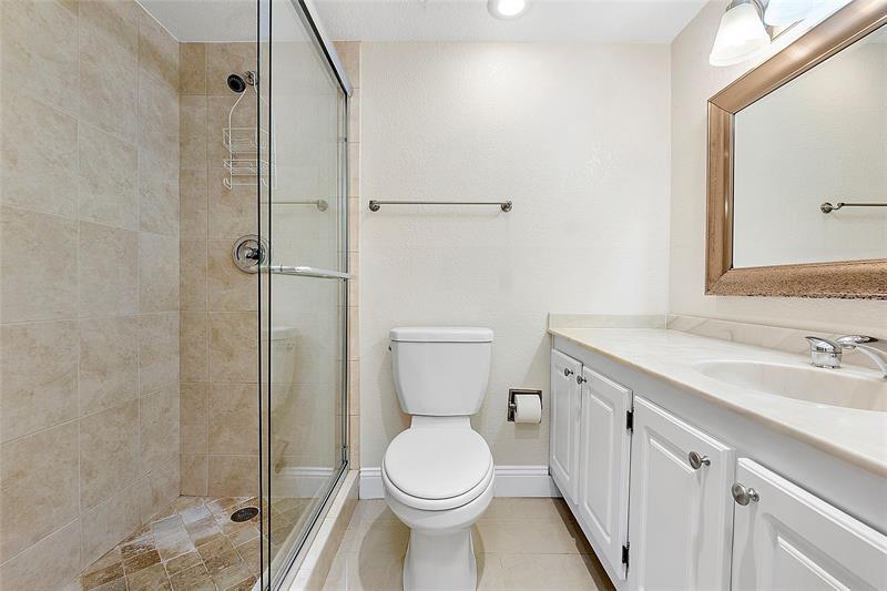 Image 14 of 22 For 5860 44th St  706