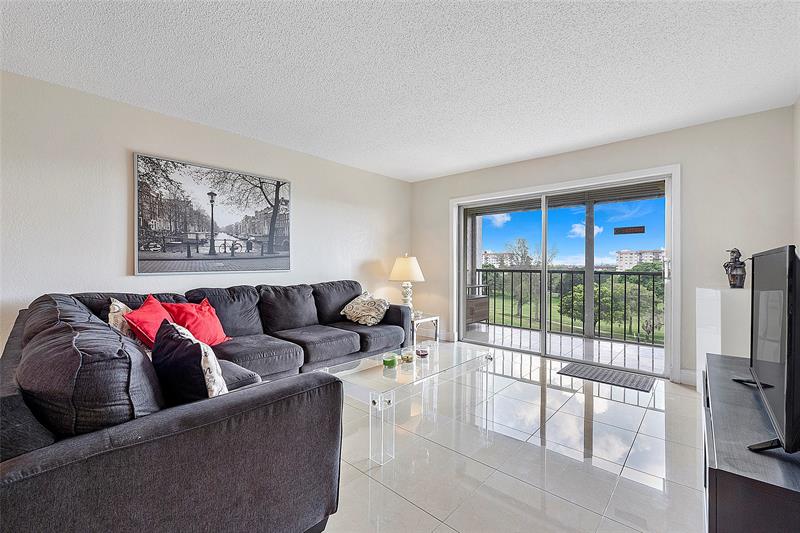Image 7 of 22 For 5860 44th St  706