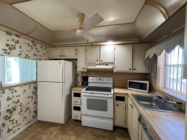 Image 8 of 20 For 9641 Sunrise Lakes Blvd  201