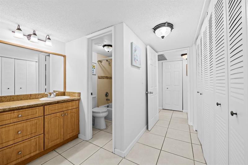 Image 16 of 25 For 9440 Tangerine Pl  301
