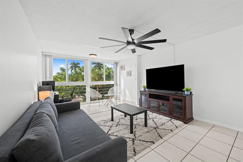 Image 5 of 25 For 9440 Tangerine Pl  301