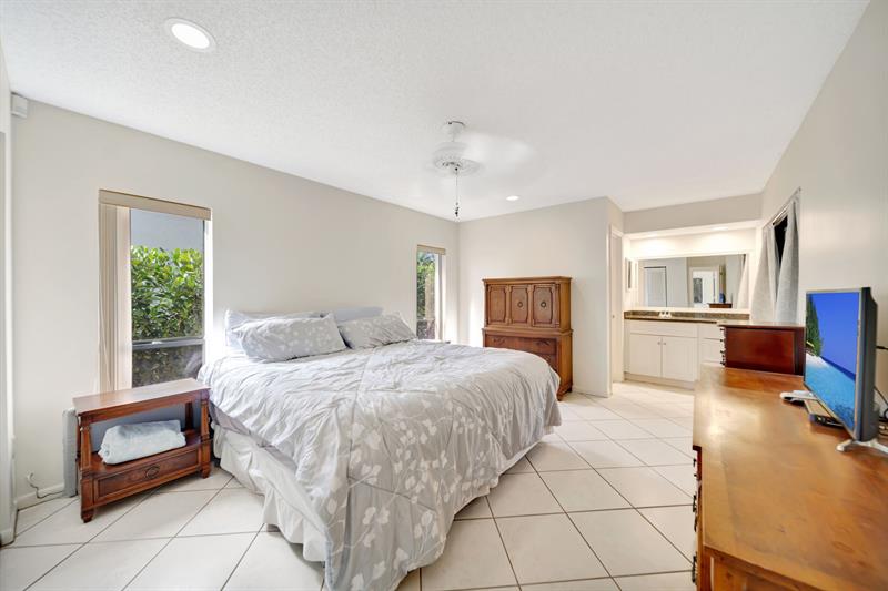 Image 24 of 63 For 22699 53rd Ave