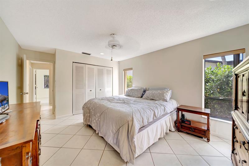 Image 25 of 63 For 22699 53rd Ave