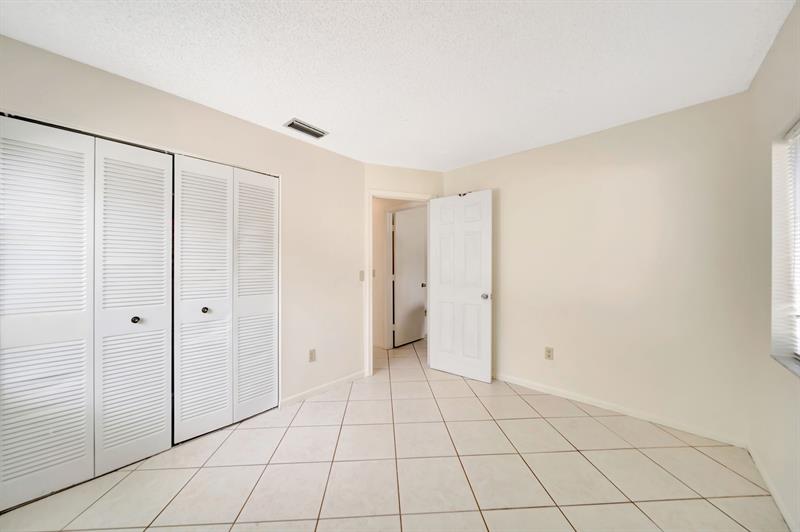 Image 31 of 63 For 22699 53rd Ave