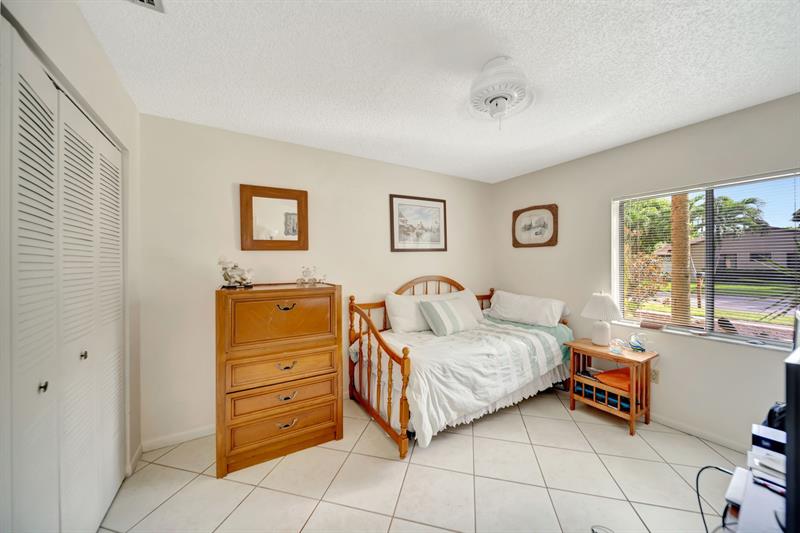 Image 32 of 63 For 22699 53rd Ave