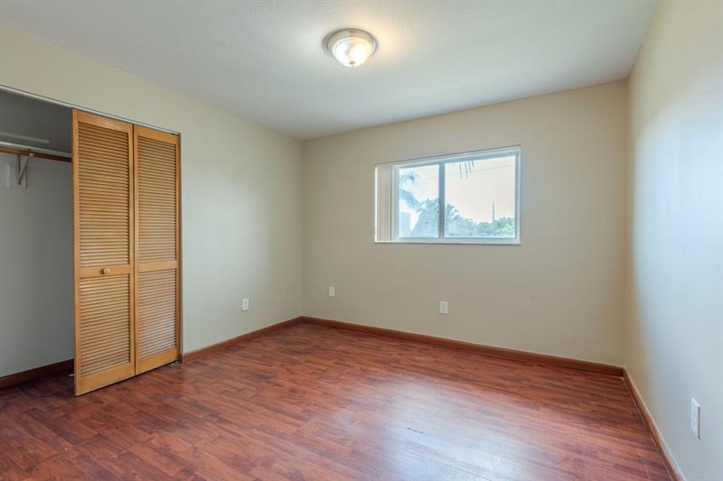 Image 21 of 37 For 8471 198th St
