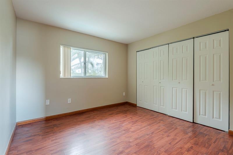 Image 23 of 37 For 8471 198th St