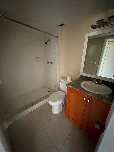 Image 11 of 13 For 1101 Crystal Lake Dr  103