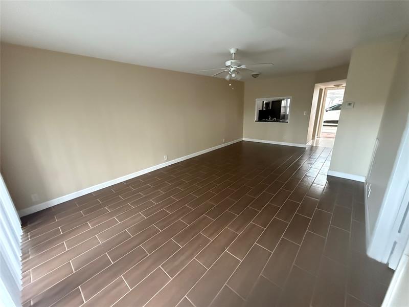 Image 9 of 13 For 1101 Crystal Lake Dr  103