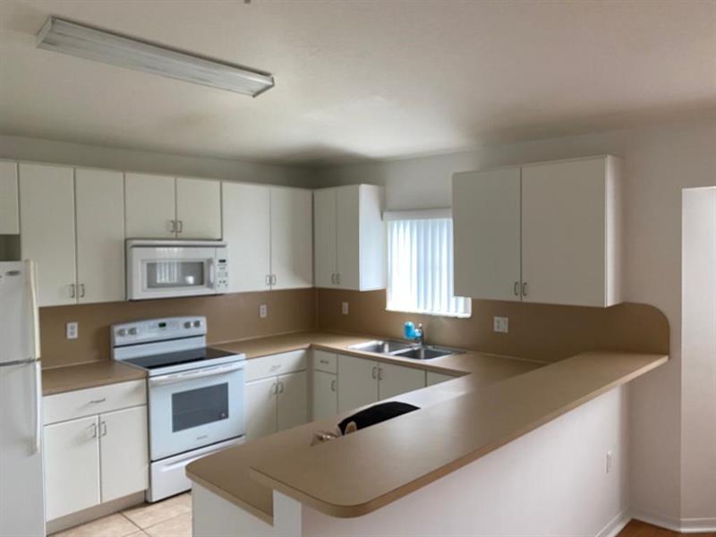 Image 10 of 30 For 22901 88th Pl  201