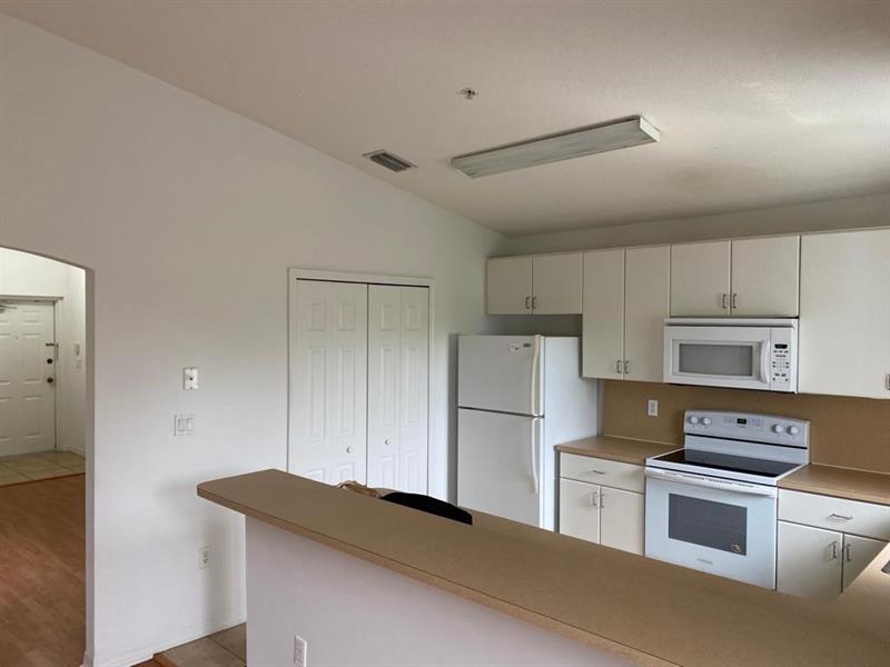Image 11 of 30 For 22901 88th Pl  201