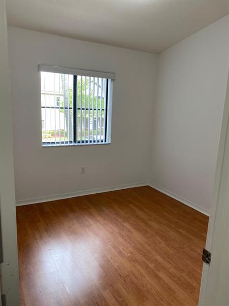 Image 16 of 30 For 22901 88th Pl  201