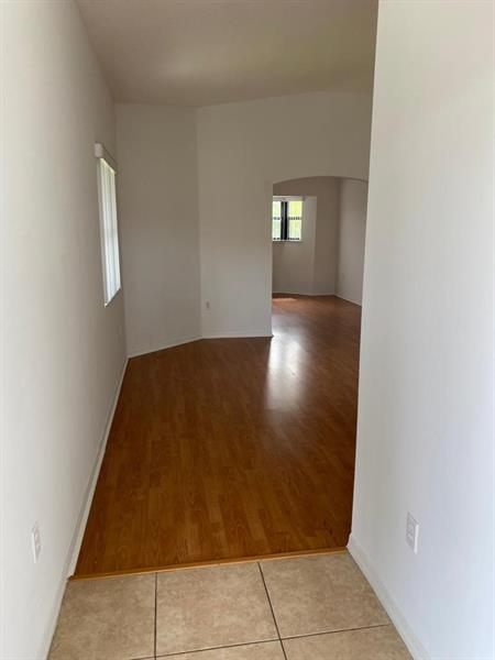 Image 6 of 30 For 22901 88th Pl  201