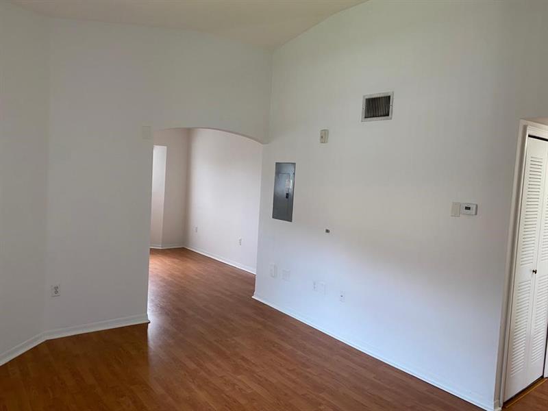 Image 7 of 30 For 22901 88th Pl  201