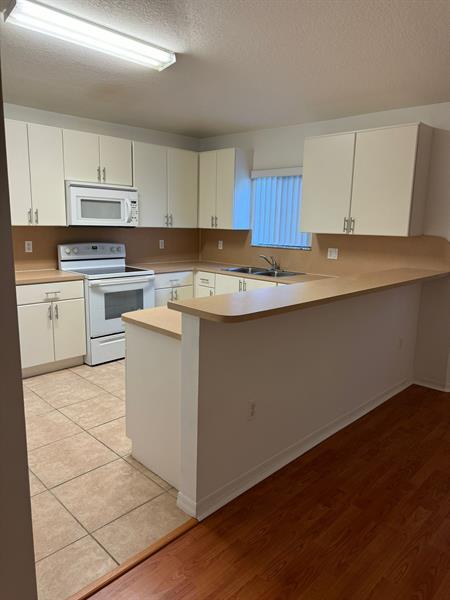Image 9 of 30 For 22901 88th Pl  201