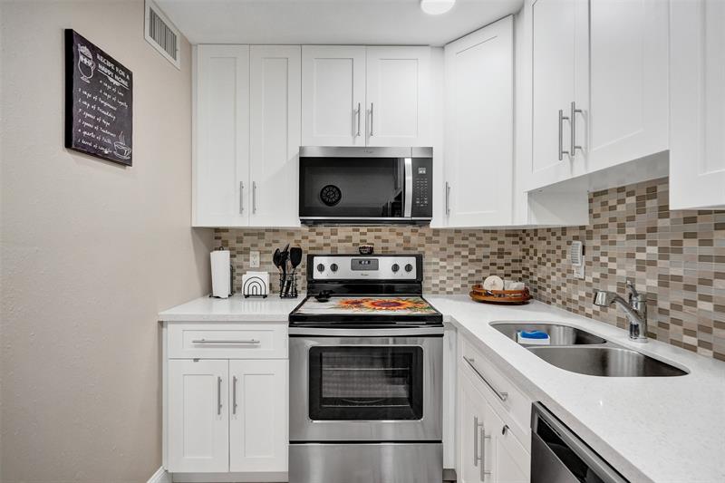 Image 22 of 54 For 4980 Sabal Palm Boulevard  124