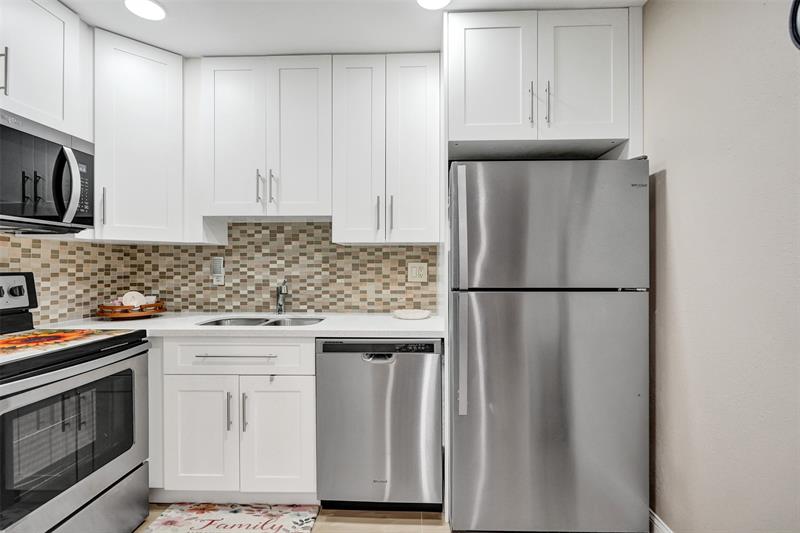 Image 23 of 54 For 4980 Sabal Palm Boulevard  124