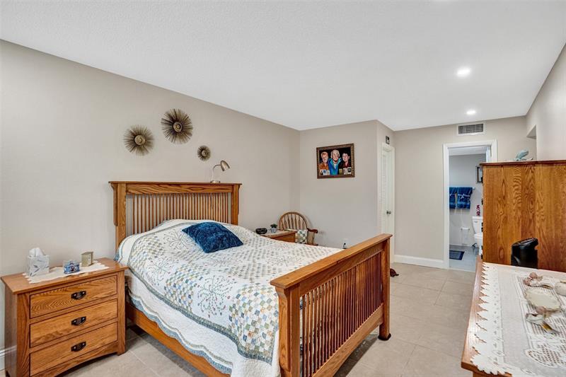 Image 27 of 54 For 4980 Sabal Palm Boulevard  124