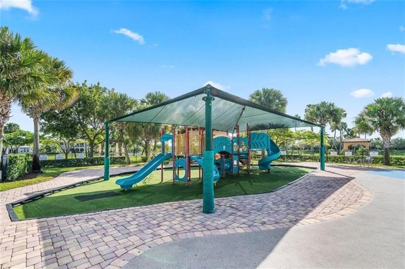 Image 22 of 25 For 5851 119th Dr