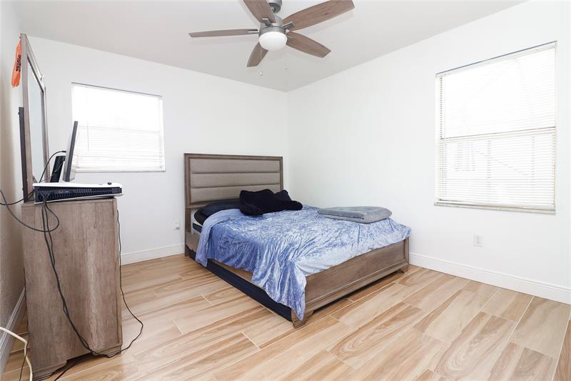 Image 13 of 40 For 7782 Blairwood Cir