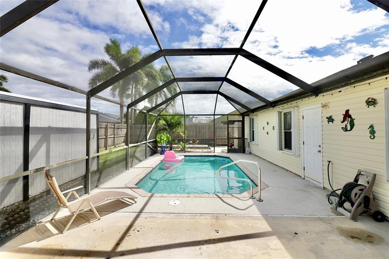 Image 34 of 40 For 7782 Blairwood Cir