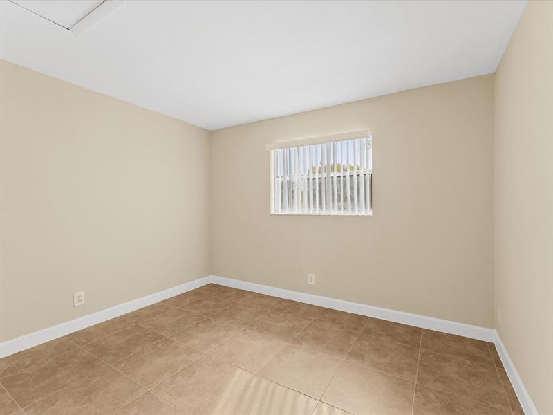 Image 12 of 14 For 101 41st St  E78