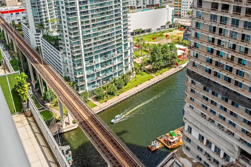 Image 19 of 30 For 690 1st Ct  3114