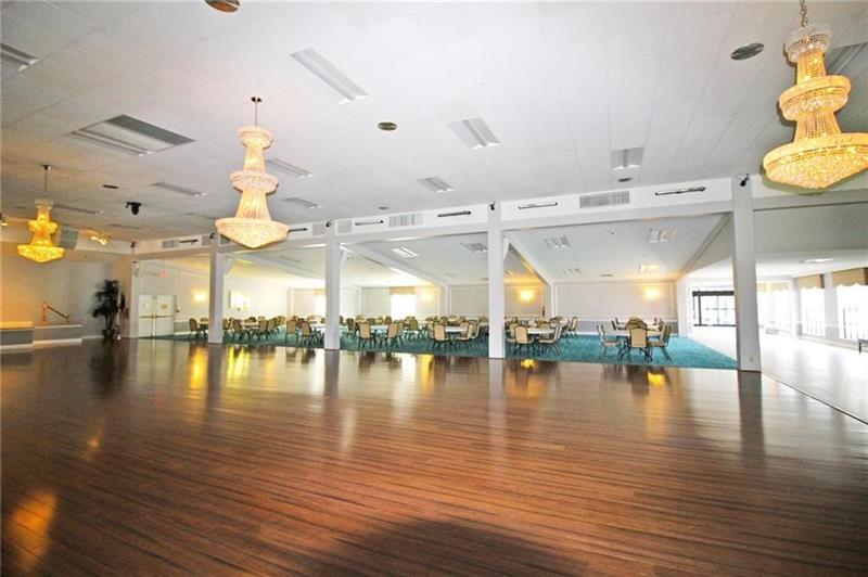 Image 36 of 62 For 144 Farnham F  144