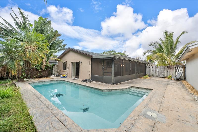 Image 4 of 9 For 5308 92nd Ave