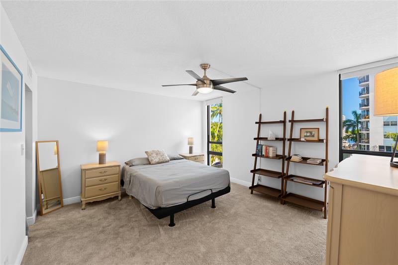 Image 13 of 23 For 4800 Bayview Dr  306