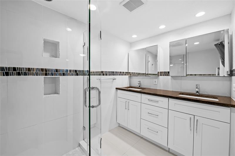 Image 15 of 23 For 4800 Bayview Dr  306