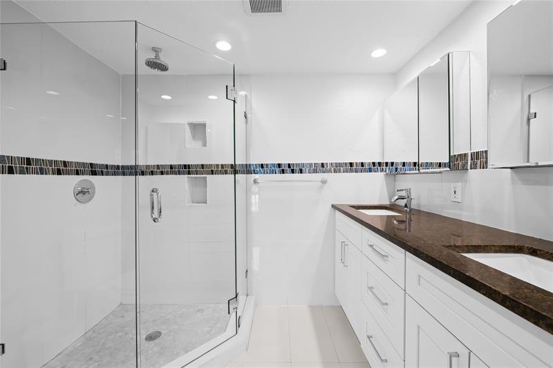 Image 16 of 23 For 4800 Bayview Dr  306