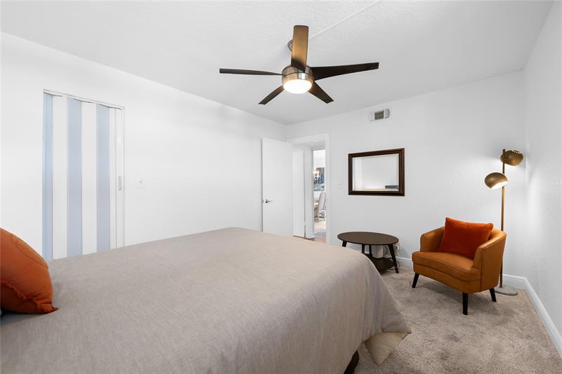 Image 18 of 23 For 4800 Bayview Dr  306