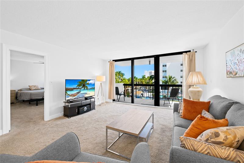 Image 9 of 23 For 4800 Bayview Dr  306