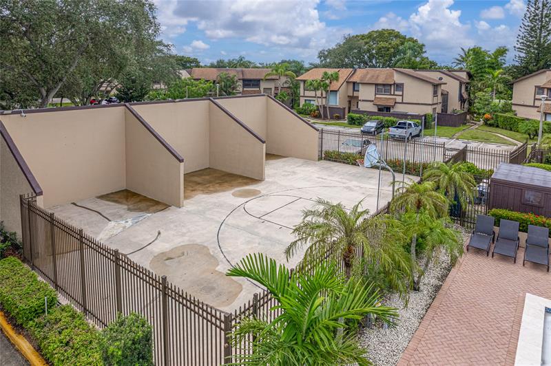 Image 21 of 28 For 2051 Bayberry Dr  2051