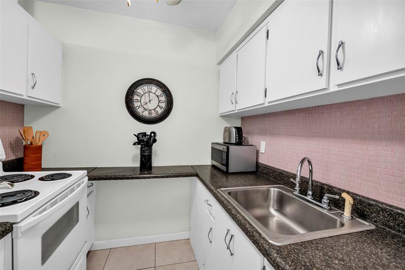 Image 18 of 48 For 1000 11th Ave  #12a Bldg